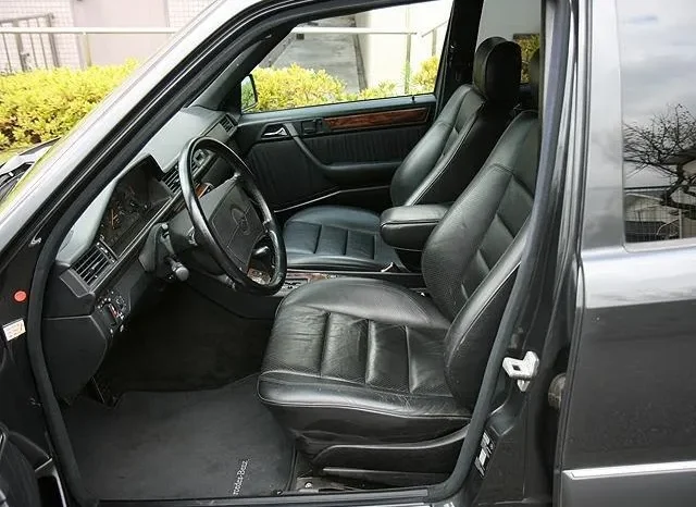 Mercedes-Benz E-Class 1990