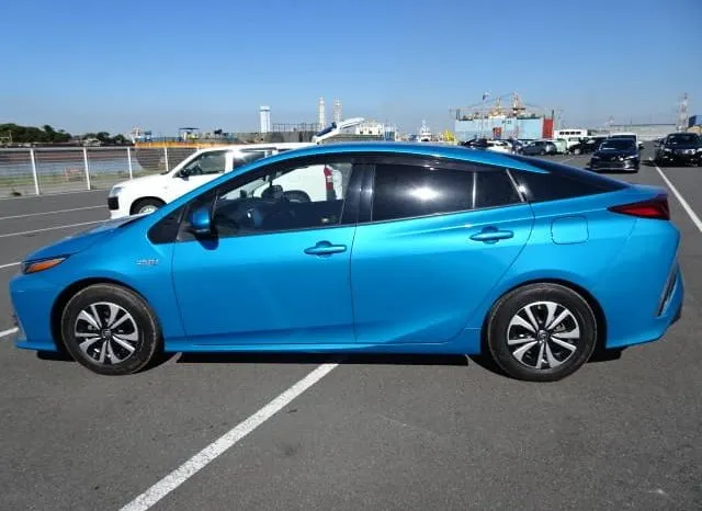 Toyota Prius PHV 2017