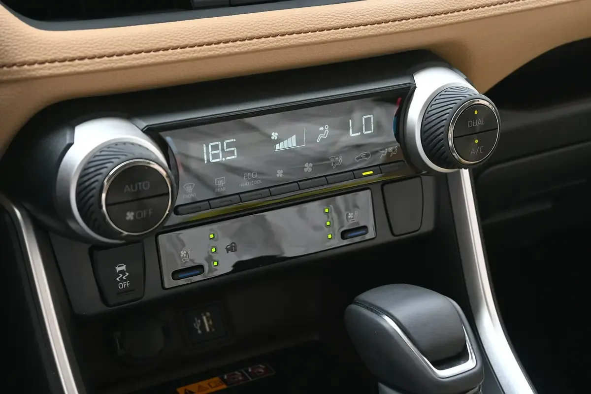 Toyota RAV4 Limited | Hybrid | 2025