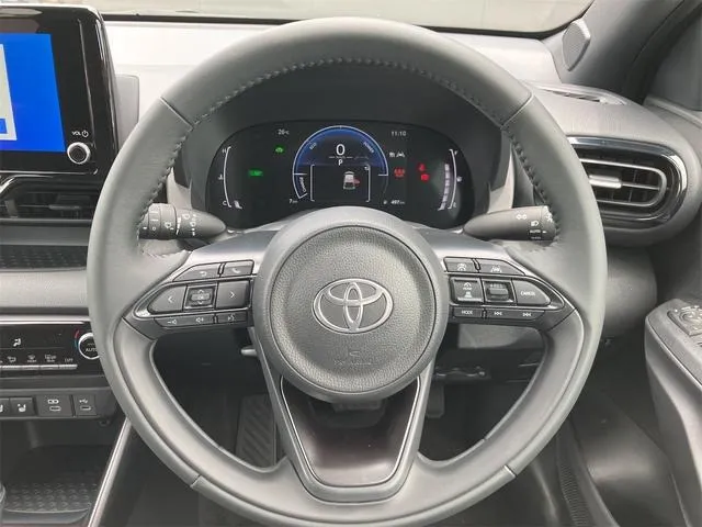 TOYOTA YARIS HYBRID 2024