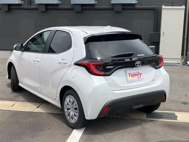 TOYOTA YARIS HYBRID 2024