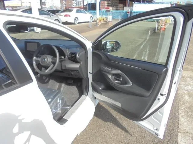 Toyota Yaris G 2025 (Pearl)